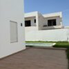 Tunis Bay Golf Résidence La localisation se situe à environ un km de la plage, c'est idéal pour des retraités véhiculés ou des personnes qui ont un travail à domicile.