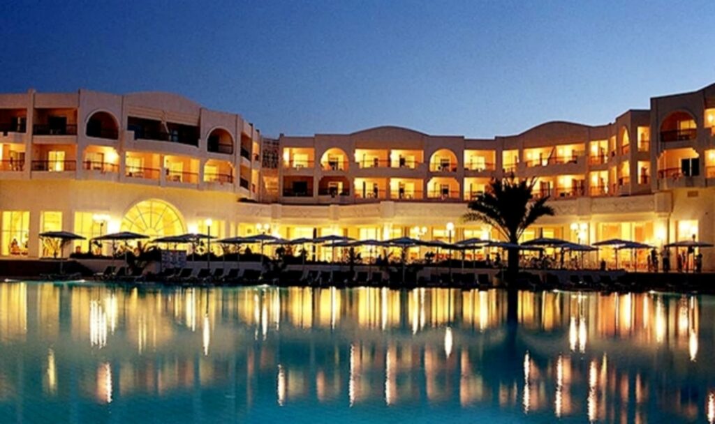 Résidence de Prestige "Le Golden Tulip Gammarth" : L'Élégance Cotière en Tunisie