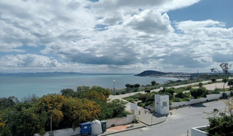 Résidence de Prestige "Le Golden Tulip Gammarth" : L'Élégance Cotière en Tunisie