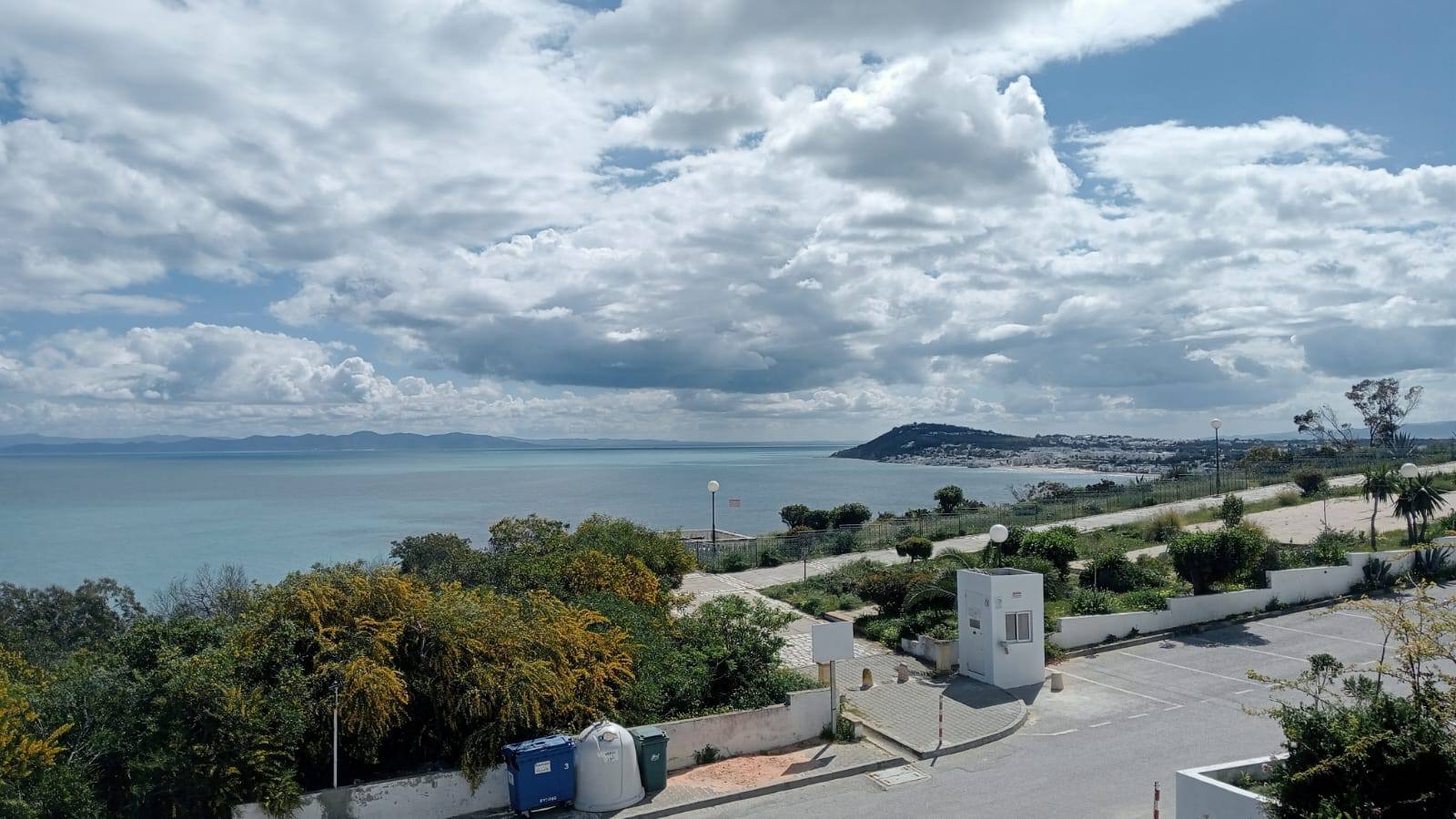 Résidence de Prestige "Le Golden Tulip Gammarth" : L'Élégance Cotière en Tunisie