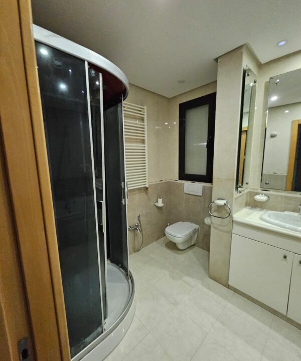 Sidi bou très lle villa moderne avec jardin à la location annuelle