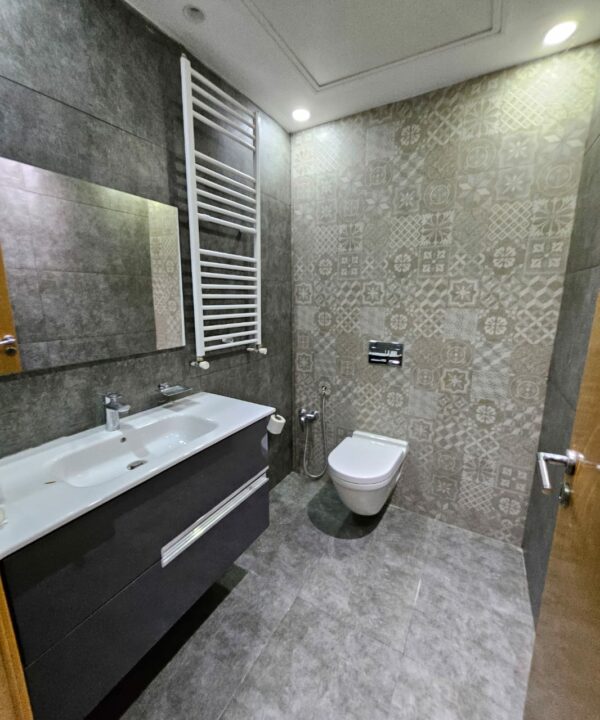 Sidi bou très lle villa moderne avec jardin à la location annuelle