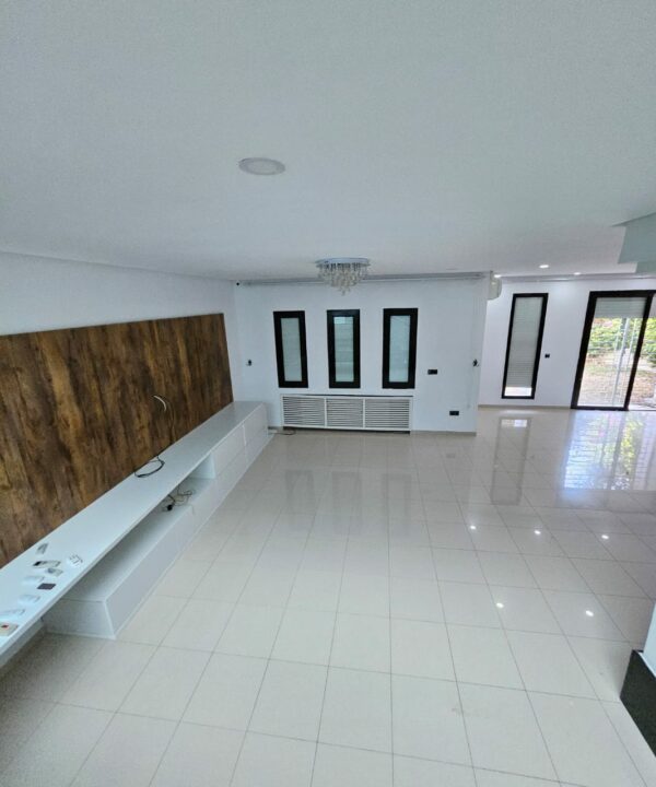 Sidi bou très lle villa moderne avec jardin à la location annuelle