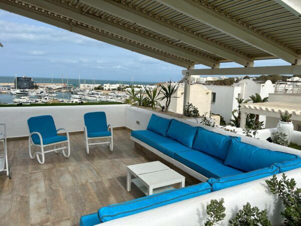 Cap Gammarth beau duplex rénové vue sur la marina la Méditerranée et les yachts
