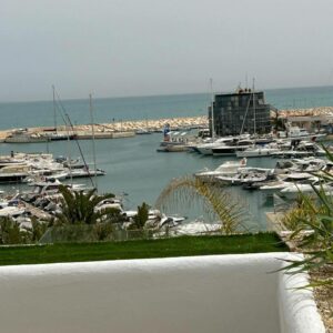 Cap Gammarth beau duplex rénové vue sur la marina la Méditerranée et les yachts