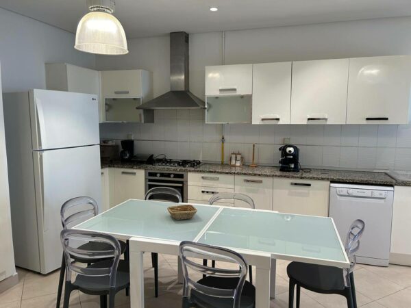 Cap Gammarth beau duplex rénové vue sur la marina la Méditerranée et les yachts