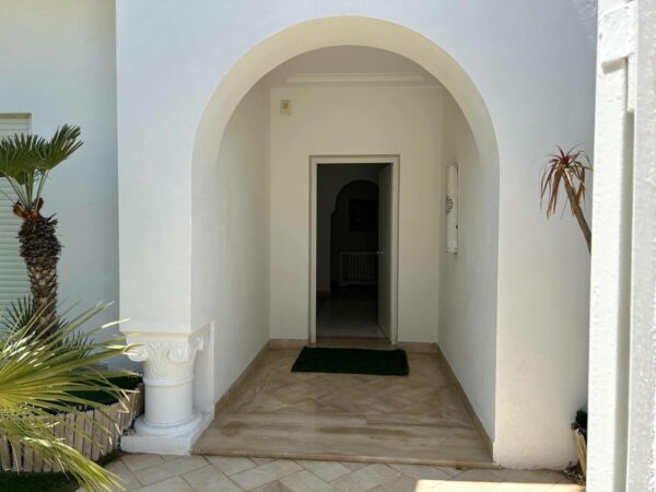 Cap Gammarth beau duplex rénové vue sur la marina la Méditerranée et les yachts