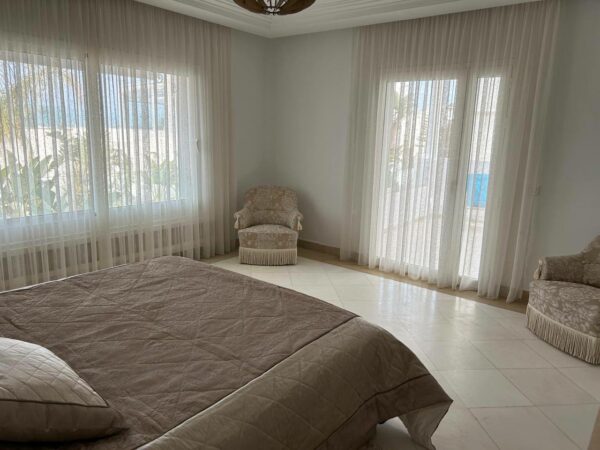 Cap Gammarth beau duplex rénové vue sur la marina la Méditerranée et les yachts