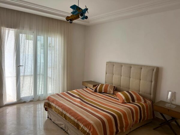 Cap Gammarth beau duplex rénové vue sur la marina la Méditerranée et les yachts