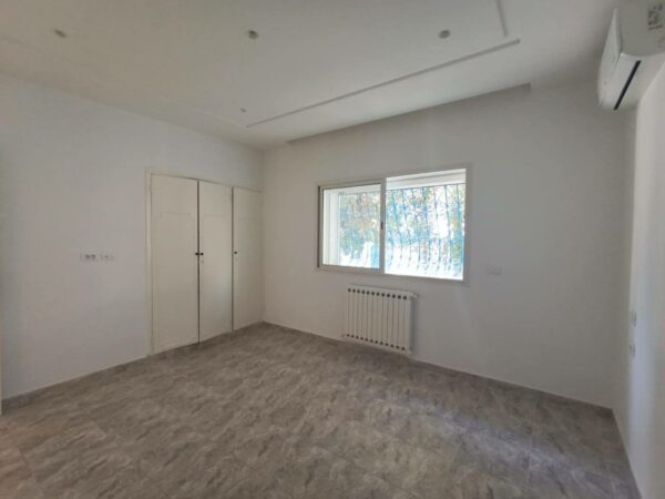 A louer villa individuelle plain pied avec 4 chambres terrasse jardin et parking couvert sur Sidi Bou Said