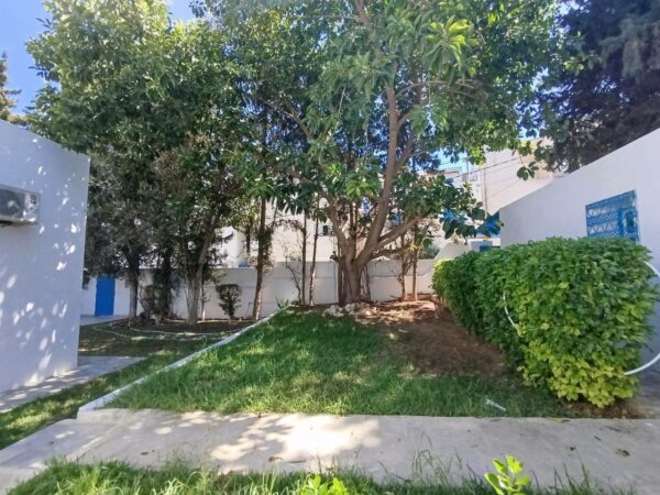 A louer villa individuelle plain pied avec 4 chambres terrasse jardin et parking couvert sur Sidi Bou Said