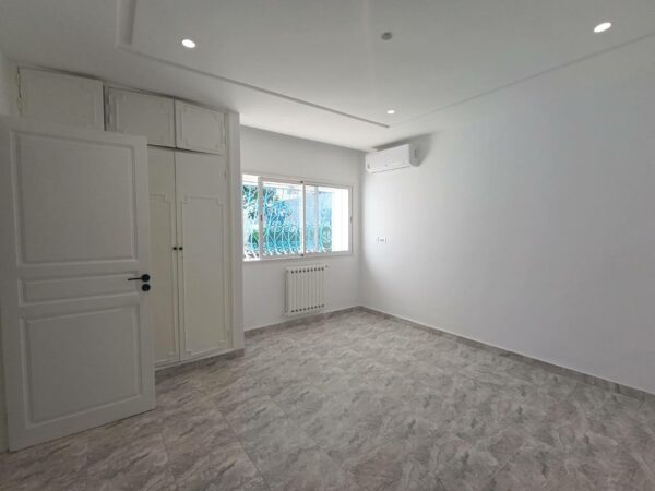 A louer villa individuelle plain pied avec 4 chambres terrasse jardin et parking couvert sur Sidi Bou Said