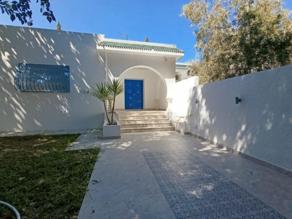 A louer villa individuelle plain pied avec 4 chambres terrasse jardin et parking couvert sur Sidi Bou Said