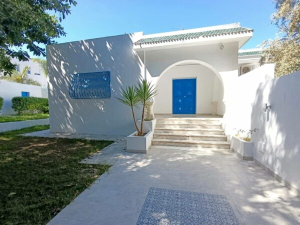 A louer villa individuelle plain pied avec 4 chambres terrasse jardin et parking couvert sur Sidi Bou Said