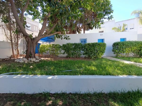 A louer villa individuelle plain pied avec 4 chambres terrasse jardin et parking couvert sur Sidi Bou Said