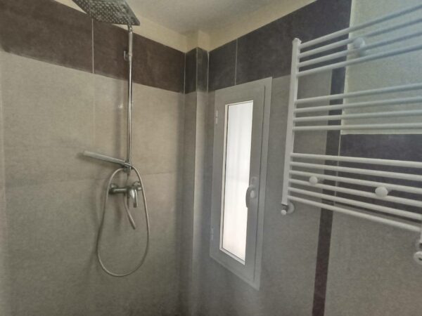 A louer villa individuelle plain pied avec 4 chambres terrasse jardin et parking couvert sur Sidi Bou Said