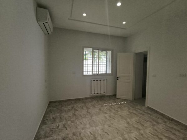 A louer villa individuelle plain pied avec 4 chambres terrasse jardin et parking couvert sur Sidi Bou Said