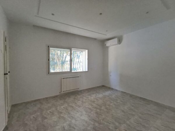 A louer villa individuelle plain pied avec 4 chambres terrasse jardin et parking couvert sur Sidi Bou Said