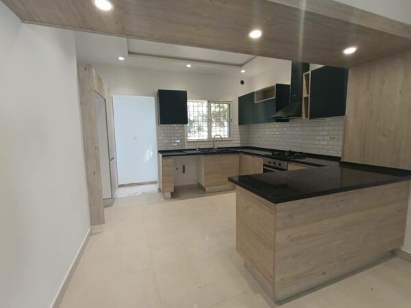 A louer villa individuelle plain pied avec 4 chambres terrasse jardin et parking couvert sur Sidi Bou Said