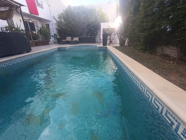 Gammarth joli meublé une chambres avec belle piscine jardin terrasse location annuelle