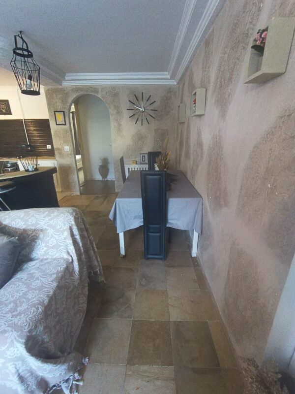 Gammarth joli meublé une chambres avec belle piscine jardin terrasse location annuelle