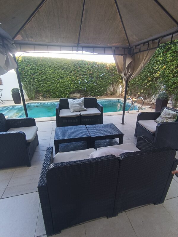 Gammarth joli meublé une chambres avec belle piscine jardin terrasse location annuelle
