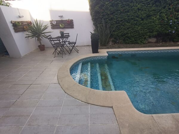 Gammarth joli meublé une chambres avec belle piscine jardin terrasse location annuelle