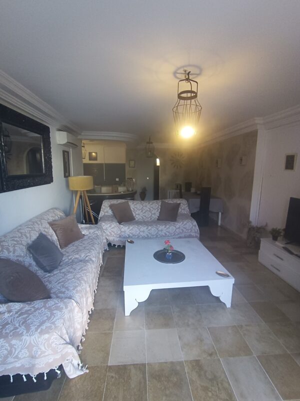 Gammarth joli meublé une chambres avec belle piscine jardin terrasse location annuelle