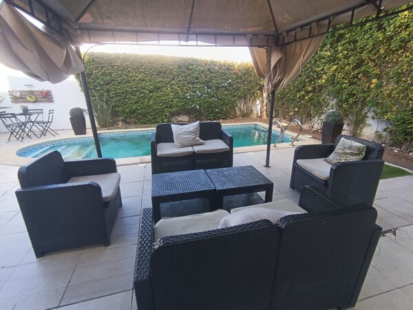 Gammarth joli meublé une chambres avec belle piscine jardin terrasse location annuelle