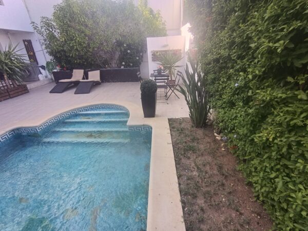 Gammarth joli meublé une chambres avec belle piscine jardin terrasse location annuelle