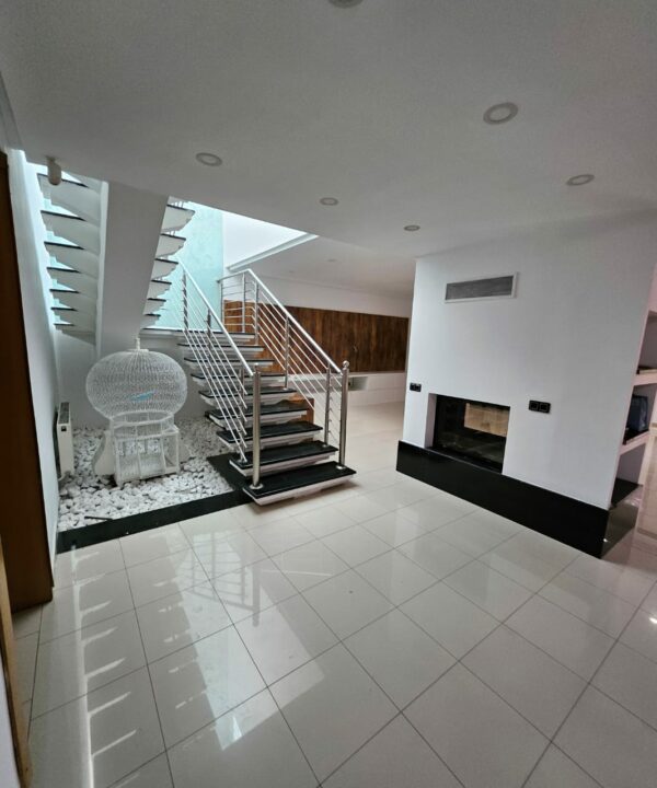 Sidi bou très lle villa moderne avec jardin à la location annuelle