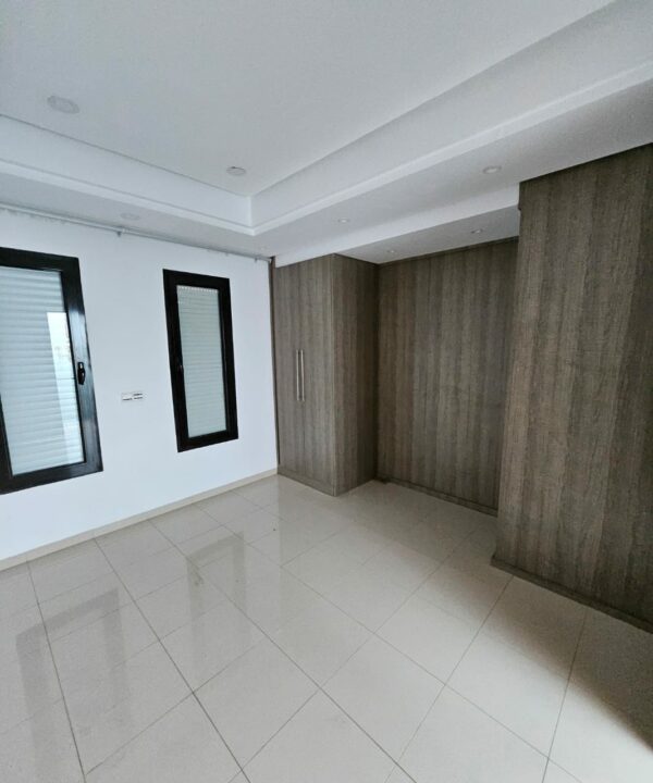 Sidi bou très lle villa moderne avec jardin à la location annuelle