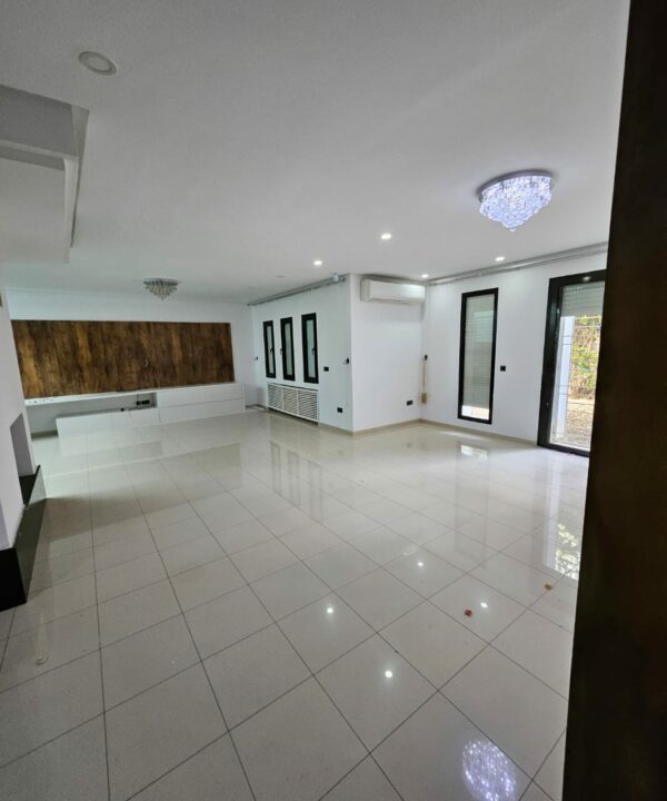 Sidi bou très lle villa moderne avec jardin à la location annuelle