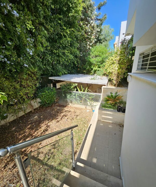 Sidi bou très lle villa moderne avec jardin à la location annuelle