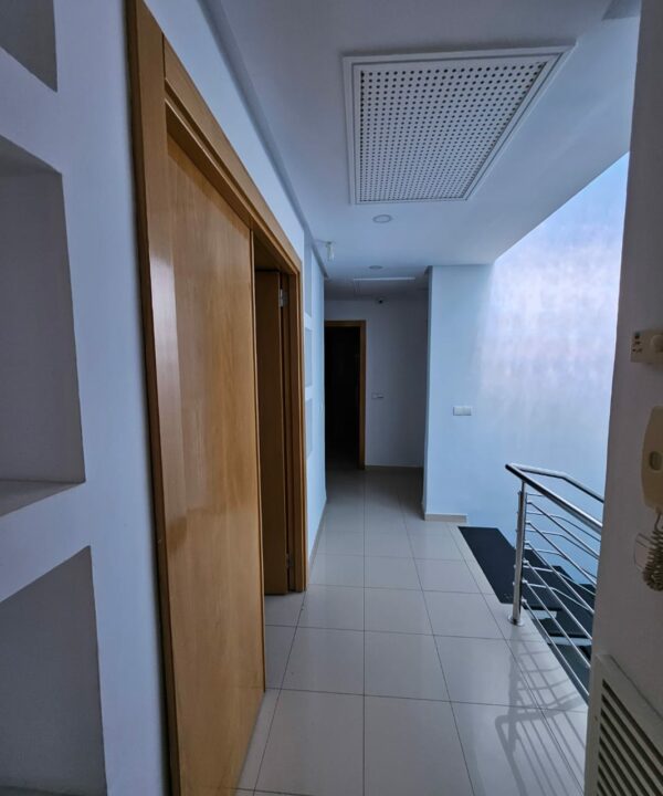 Sidi bou très lle villa moderne avec jardin à la location annuelle