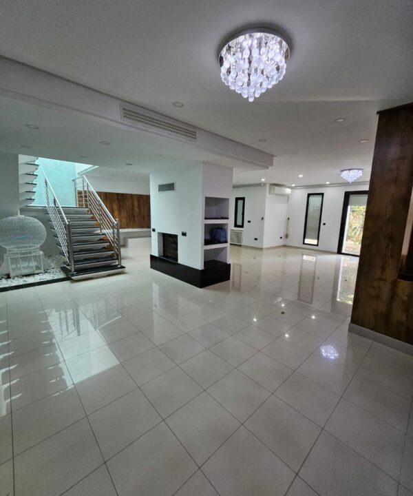 Sidi bou très lle villa moderne avec jardin à la location annuelle