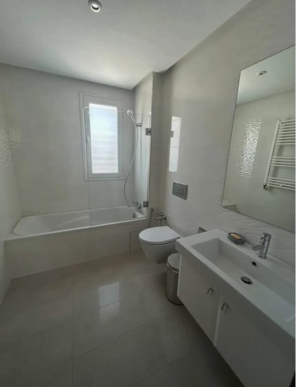 Gammarth récente et spacieuse villa chambres 7 piscine jardin à la location annuelle