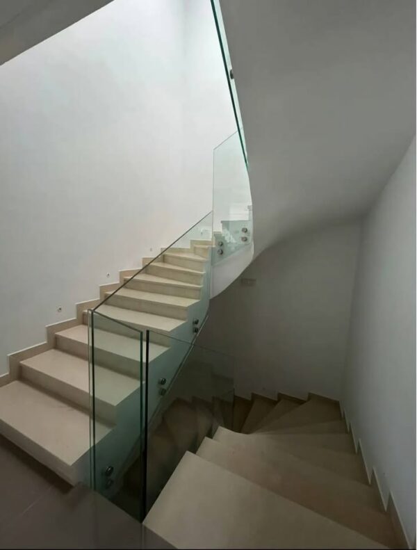 Gammarth récente et spacieuse villa chambres 7 piscine jardin à la location annuelle