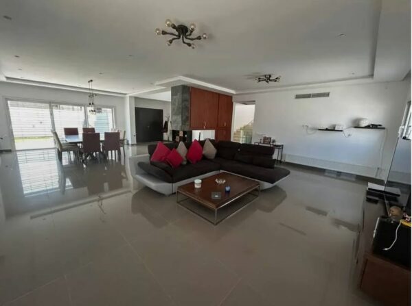 Gammarth récente et spacieuse villa chambres 7 piscine jardin à la location annuelle