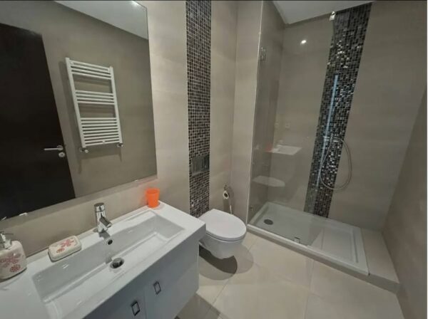 Gammarth récente et spacieuse villa chambres 7 piscine jardin à la location annuelle