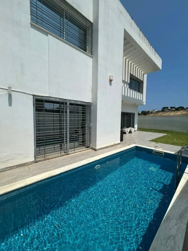 Gammarth récente et spacieuse villa chambres 7 piscine jardin à la location annuelle