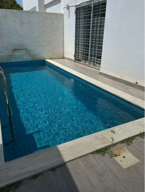 Gammarth récente et spacieuse villa chambres 7 piscine jardin à la location annuelle