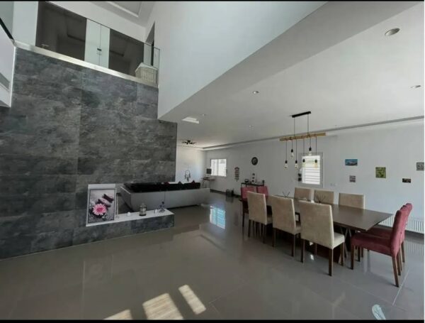 Gammarth récente et spacieuse villa chambres 7 piscine jardin à la location annuelle