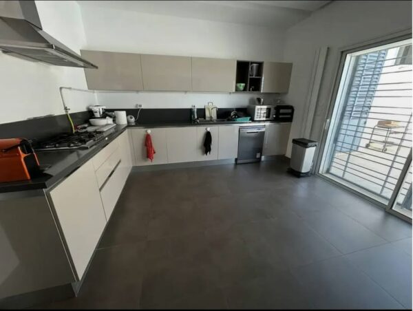 Gammarth récente et spacieuse villa chambres 7 piscine jardin à la location annuelle