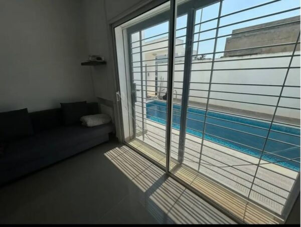 Gammarth récente et spacieuse villa chambres 7 piscine jardin à la location annuelle