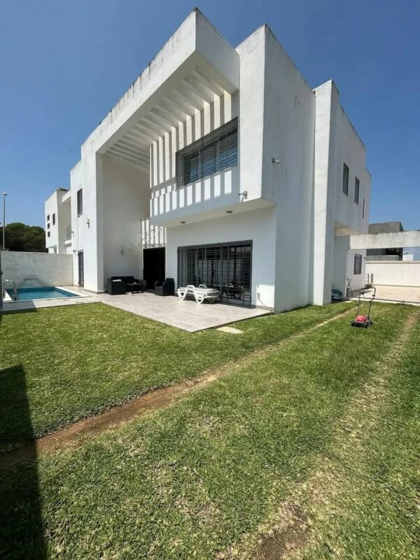 Gammarth récente et spacieuse villa chambres 7 piscine jardin à la location annuelle