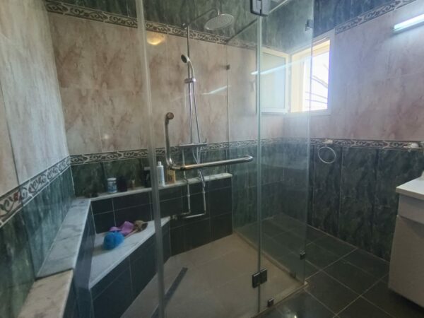 Opportunité spacieux triplex S5 avec jardin parking a vendre sur Gammarth résidence