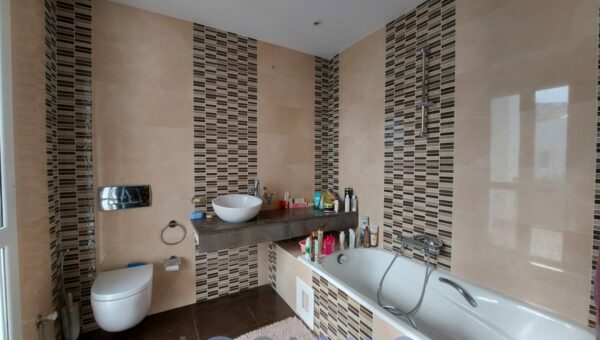 A vendre demeure d'exception sur Gammarth foret avec 5 suites piscine interieure grand jardin