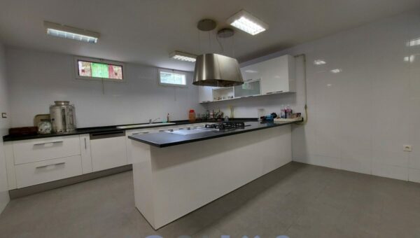 A vendre demeure d'exception sur Gammarth foret avec 5 suites piscine interieure grand jardin