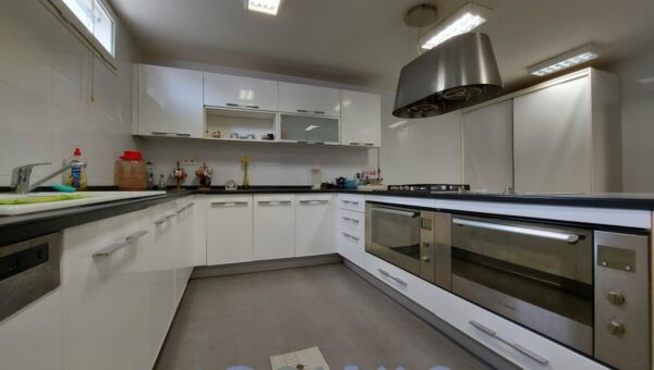 A vendre demeure d'exception sur Gammarth foret avec 5 suites piscine interieure grand jardin